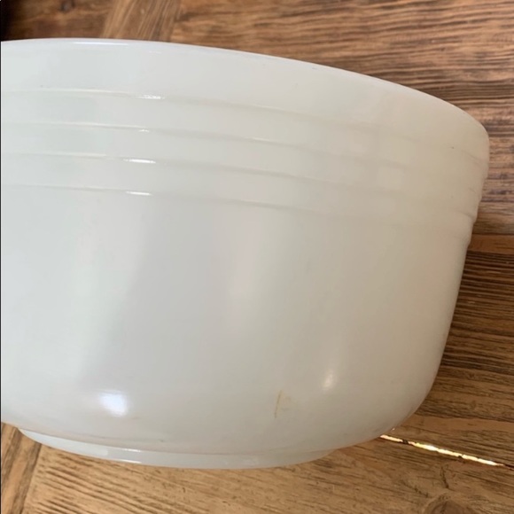 SOLD Rare Vintage Pyrex- Hamilton Beach Large Ribbed Milk Glass Mixing Bowl - Picture 5 of 10